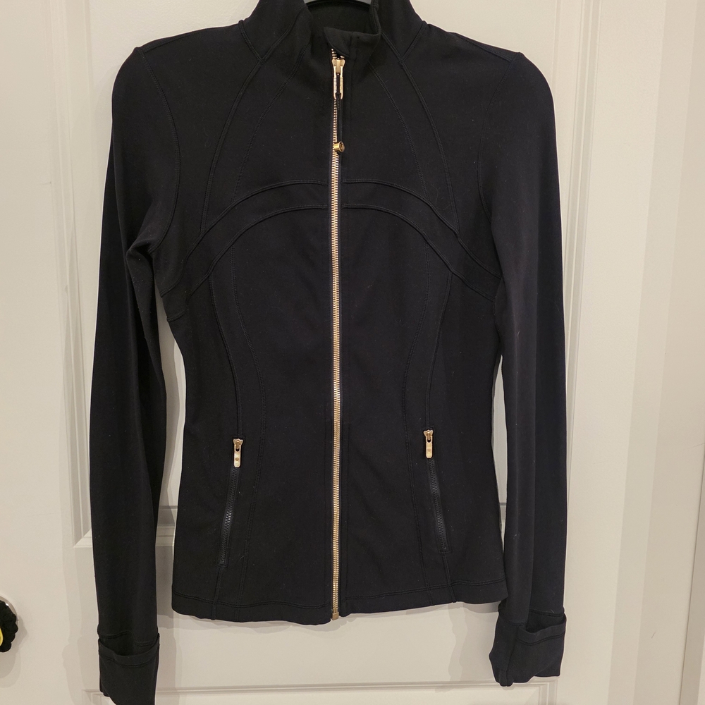 LULULEMON NULU BLACK/GOLD DEFINE JACKET
